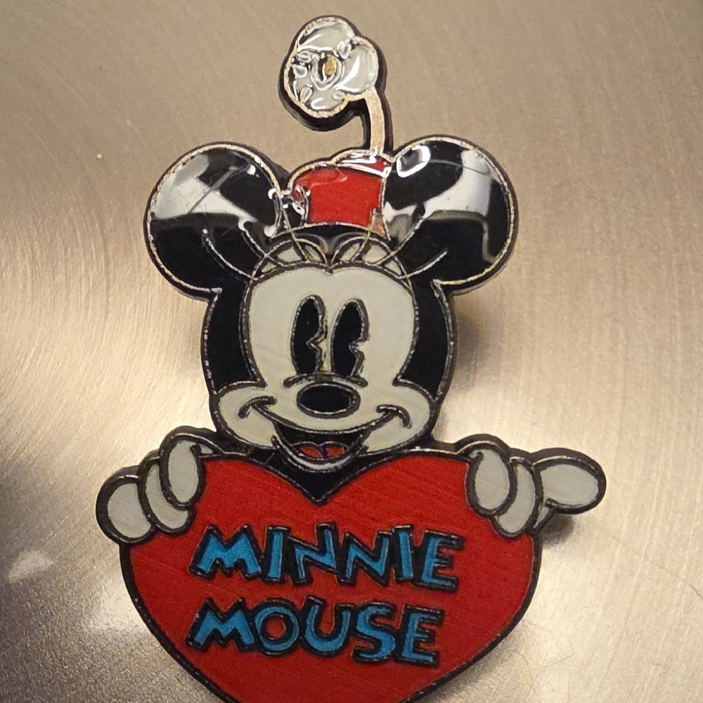 Disney Pin – Minnie Mouse Heart Disney Collector Trading Pin